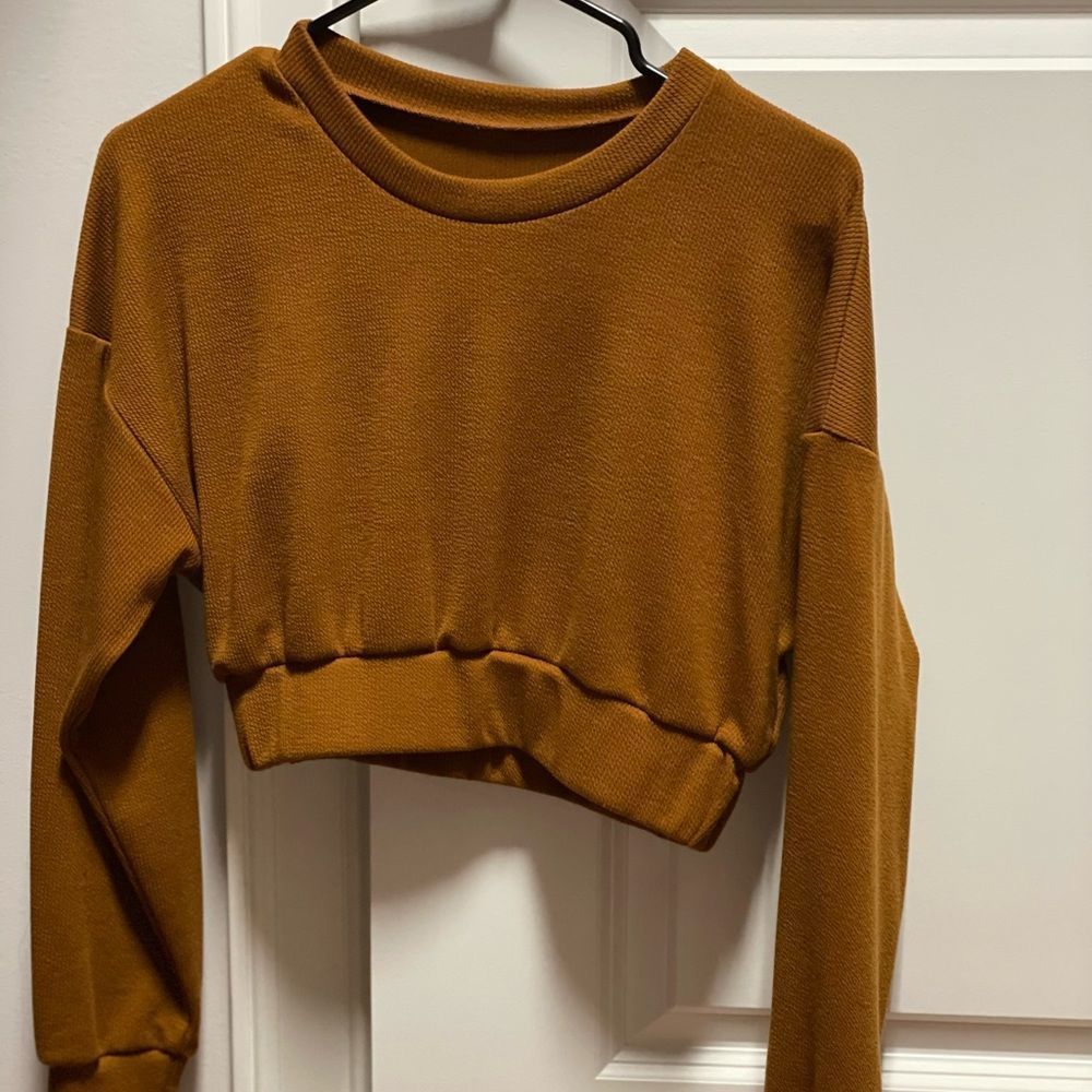 Crop top sweater